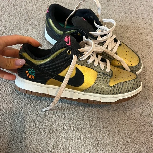 Women’s Nike Dunk Low “Dia De Muertos” Limited Edition Release - Picture 3 of 5